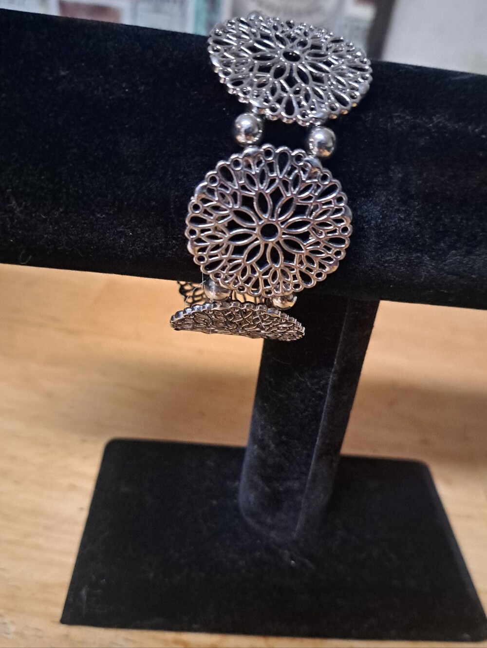 Source Unknown Silver Filigree Medallion Stretch Bracelet